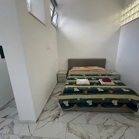 Taylor 公寓 *